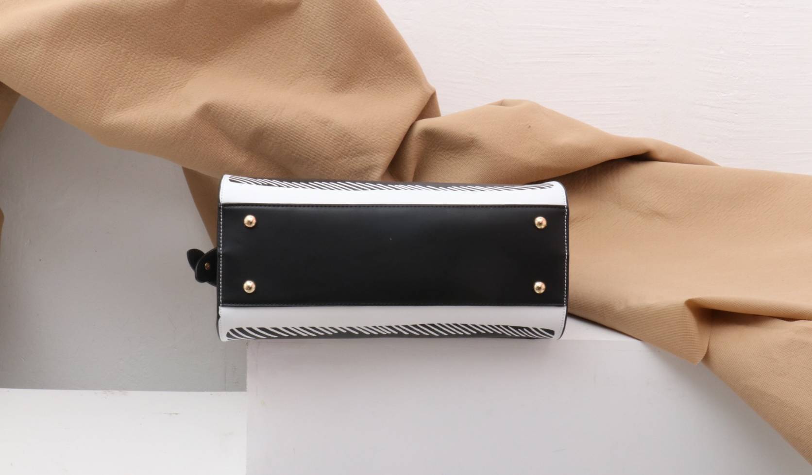 ด่วนค่ะ FF พิกาบู 4D เห็นแล้วร้องกรี๊ด สวยจริงๆงาน มาแรงมากรุ่นนี้ งานสกรีนลายคมชัดลึกแบบมีมิติ ถอดแบบออริจิ ใส่ใจทุกรายละเอียด คลุมลายเส้นได้เลิศมาก มีมาให้เลือก 2 size รับรองไม่ผิดหวัง