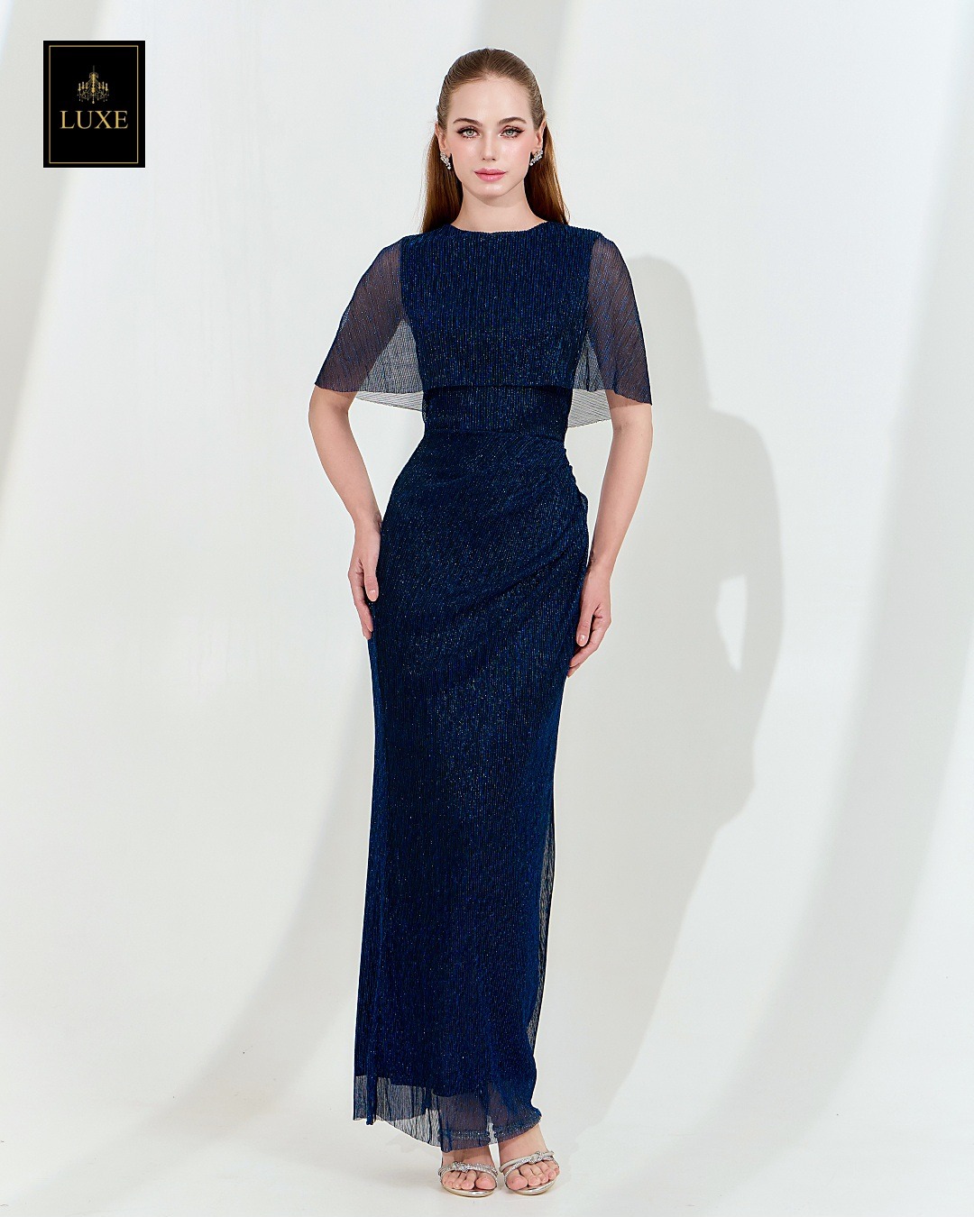 เดรสแฟชั่น เดรสเสื้อคอกลมแขนกุด ดีเทลเป็นเสื้อคลุมไหล่ในตัว กระโปรงทรงสอบจับเดรป