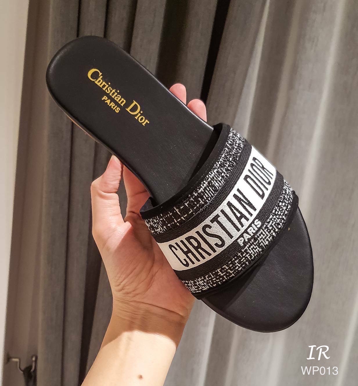 แบบขายดี!! พร้อมส่ง Dior Sandal ต๊าชชชมาก ปังสุด งานดีนะคะ ปั้มแบรนด์ พื้นหนาไม่บางงานบนไม่ใช่เกรดตลาดล่างกำลังมาแรงเลยค่ะรุ่นนี้