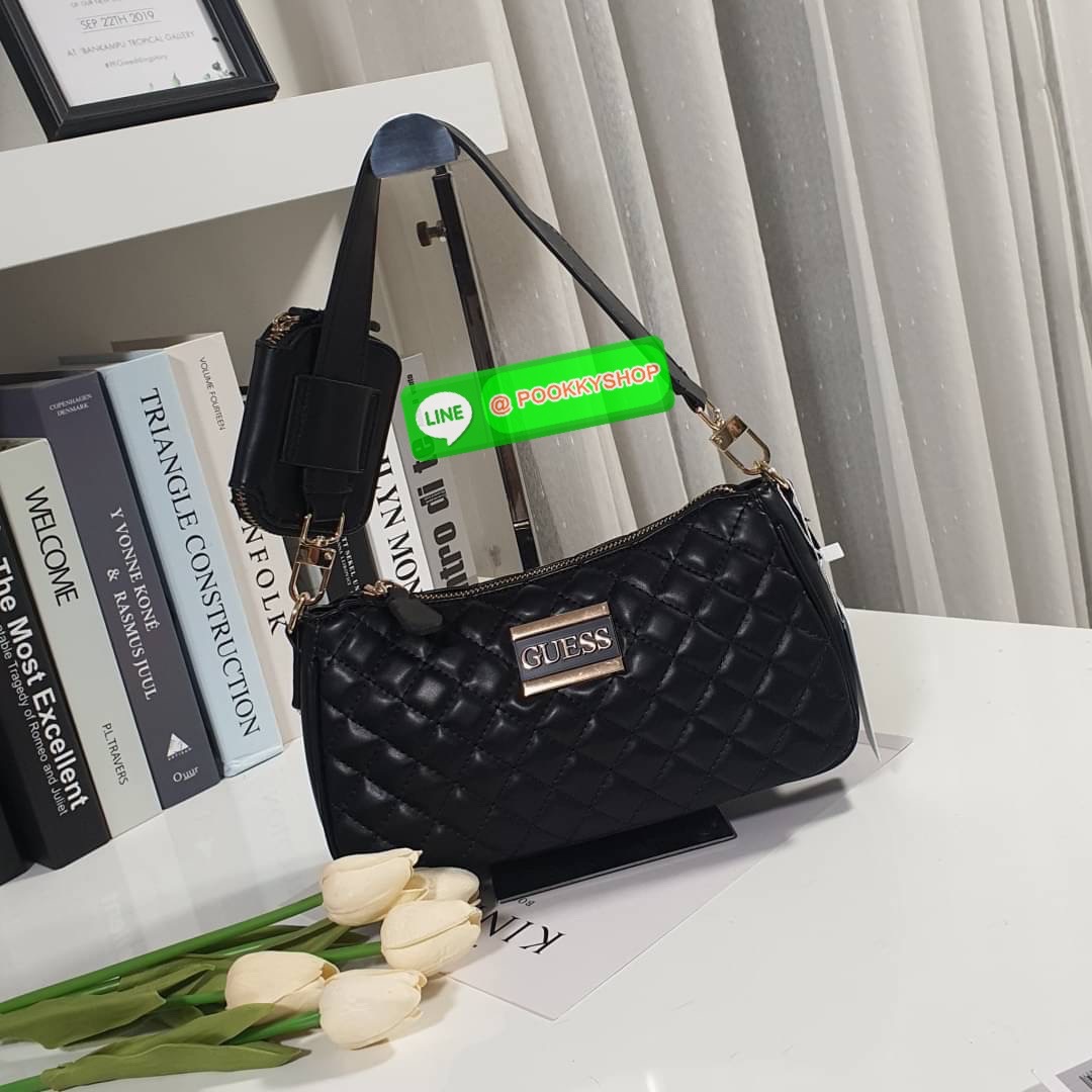 New Collection!! Guess woman’s Logo Cityy Handbag Bag กระเป๋าสะพายรุ่นใหม่ล่าสุด ทรงยอดนิยม มาพร้อมกระเป๋าใส่เหรียญสุดชิค ตัวกระเป๋าหนังนิ่มประดับโลโก้แบรนด์ เปิดปิดด้วยกระดุมซิปยาว ด้านในมีช่องโล่งกว้าง มีช่องใส่บัตร6ช่อง และช่องซิป มี ใส่กระเป๋าสตางค์ยา