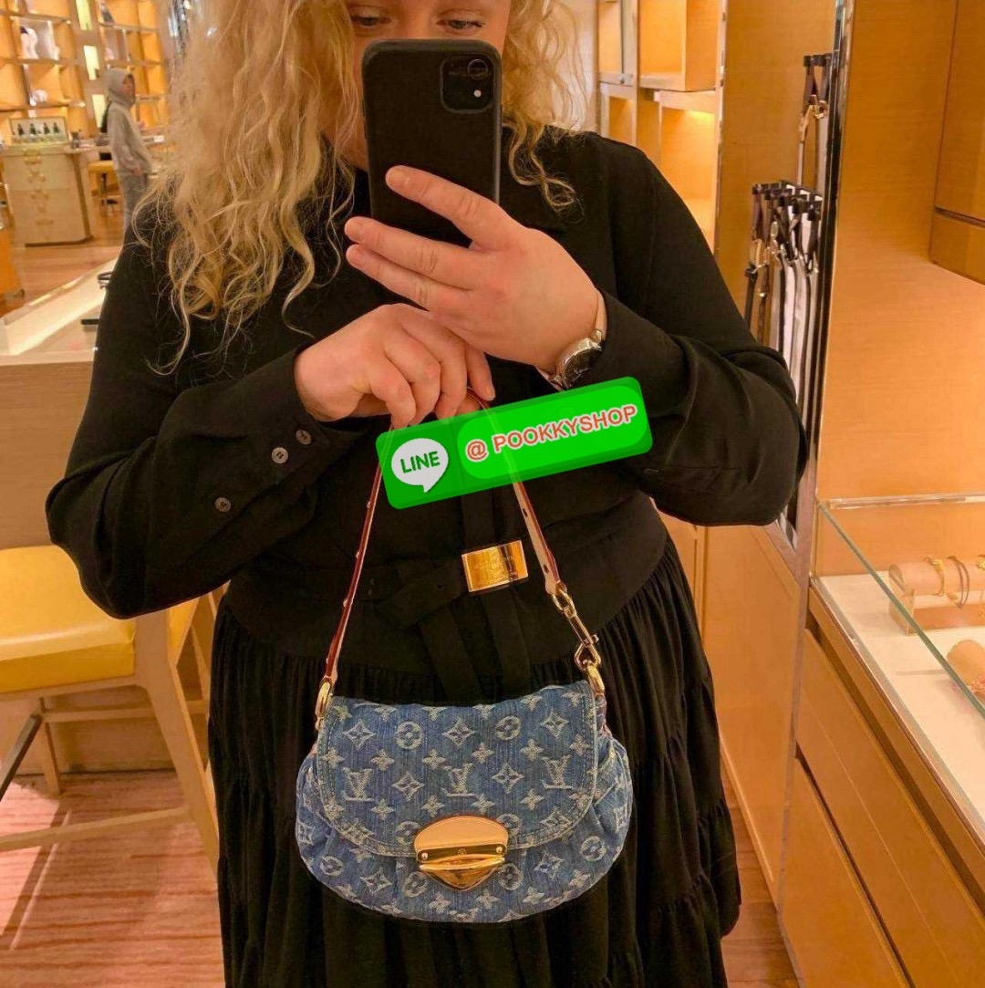 LV sunset monogram denim bag 🔆 Details แรงมากฉุดไม่อยู่ กับกระแสคอลใหม่ lvremix ดีไซน์แบบตัวมัม y2k รูปทรง baguette สวยดูแพง ใบนี้ก็ฉ่ำสุดๆ เป็นกระเป๋าสะพายไหล่ ที่สามารถปรับเป็นสะพายข้างได้