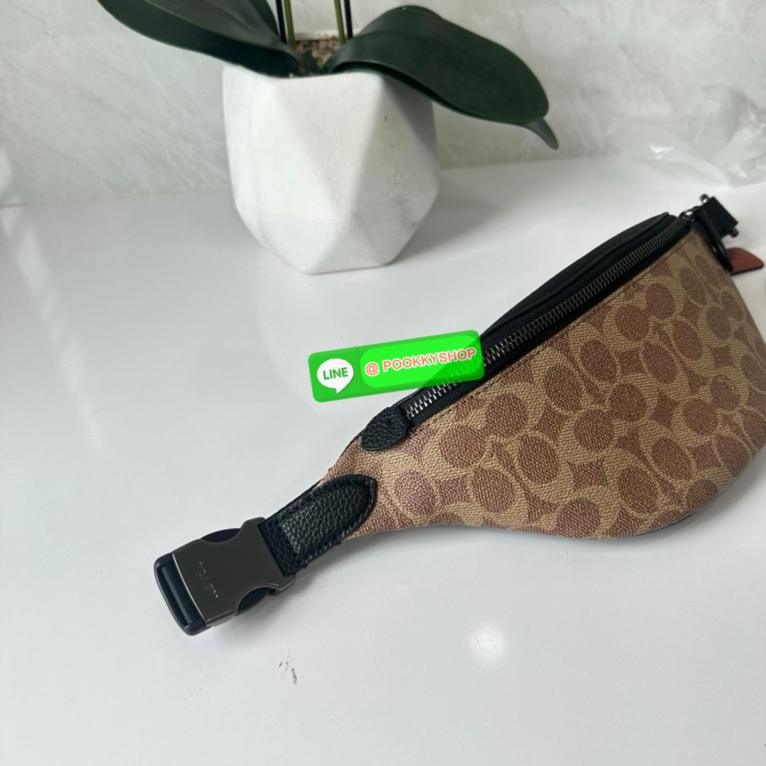 COACH Charter Fanny pack synthetic (C7700) 🔖กระเป๋าคาดอกรุ่นใหม่ไซส์มินิ ขนาดกำลังดี ทรงหล่อ 🔖วัสดุ: แคนวาสตัดสลับหนังแท้ 🔖สายปรับระดับได้ 🔖มี2 ช่องซิป ด้านหน้าและด้านหลัง 🔖ภายในช่องหลักมีช่องใส่ของจุกจิก1ช่อง