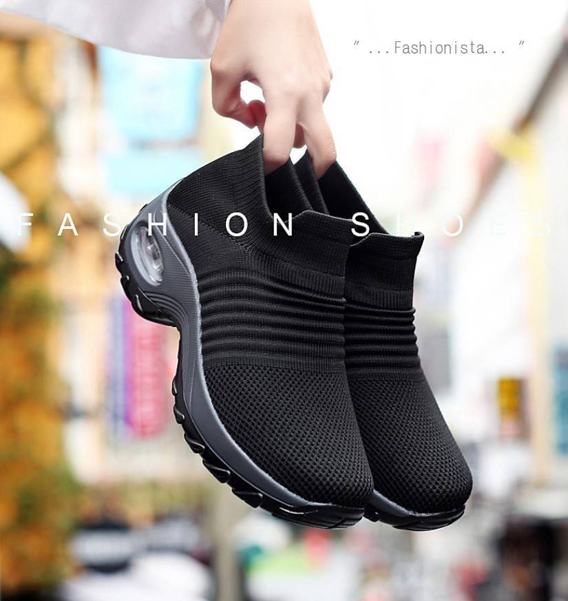 เข้าเพิ่มแล้วจ้าา สินค้าดีมีคุณภาพ!! แฟชั่นฮ็อตฮิตมาแรงงงงงง รองเท้าผ้าใบแฟชั่นสไตล์สปอร์ต เนื้อผ้าหนานุ่มมากก ยืดหยุ่นคืนรูปได้ดี ไม่ย้วยไม่แฟ่บ เสริมพื้น 4 c.m. พื้นยางยึดเกาะดีหนึบมากเดินไม่ลื่น คู่นี้ใส่เที่ยวใส่ออกกำลังกายคู่เดียวกันได้เลย ใส่สบาย วั