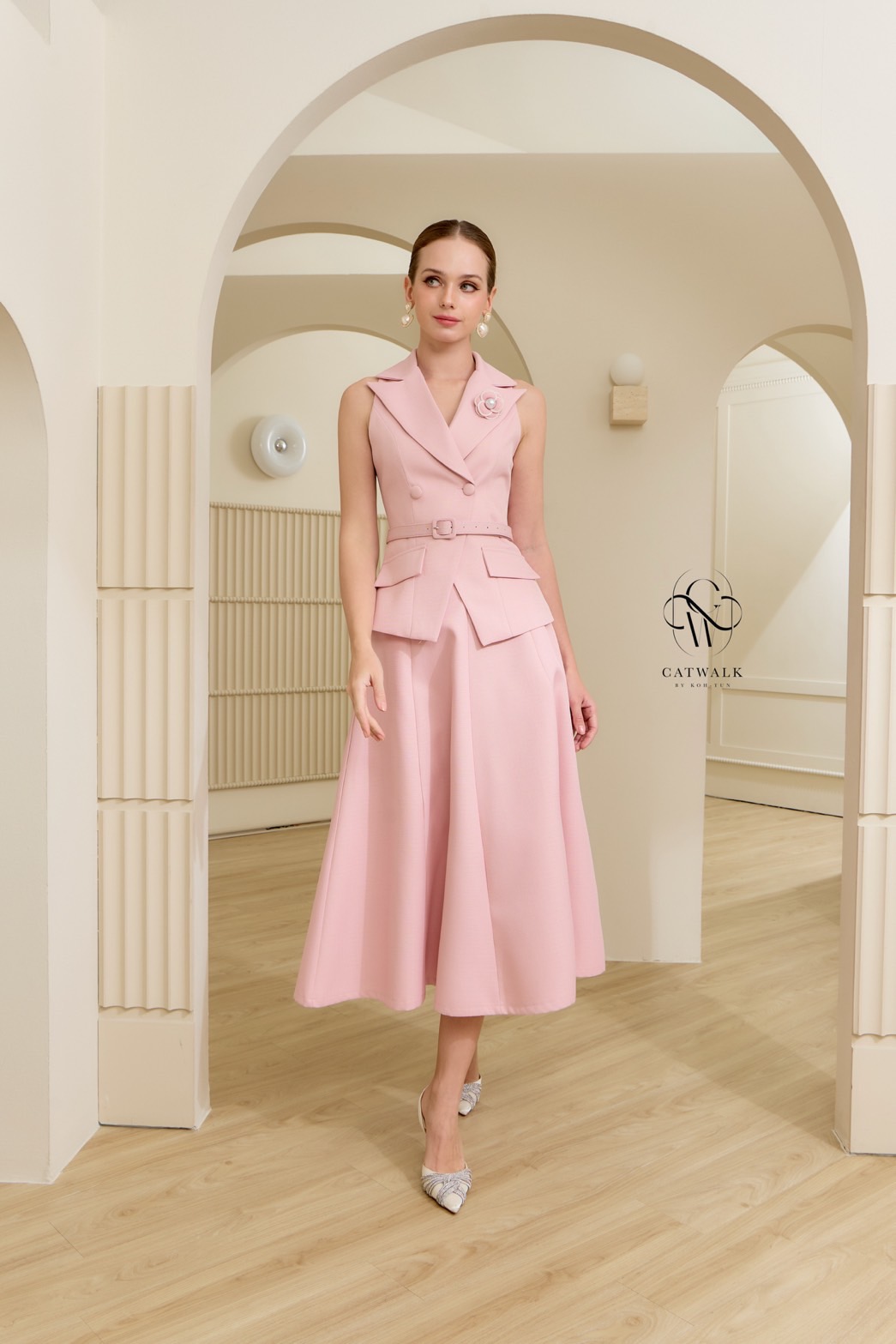 ชุดเซทแฟชั่น เซตสูทแขนกุดเข็มขัด+กระโปรงทรงย้วย เนื้อผ้าเกรดเอ ผ้าทอมีลายในตัว