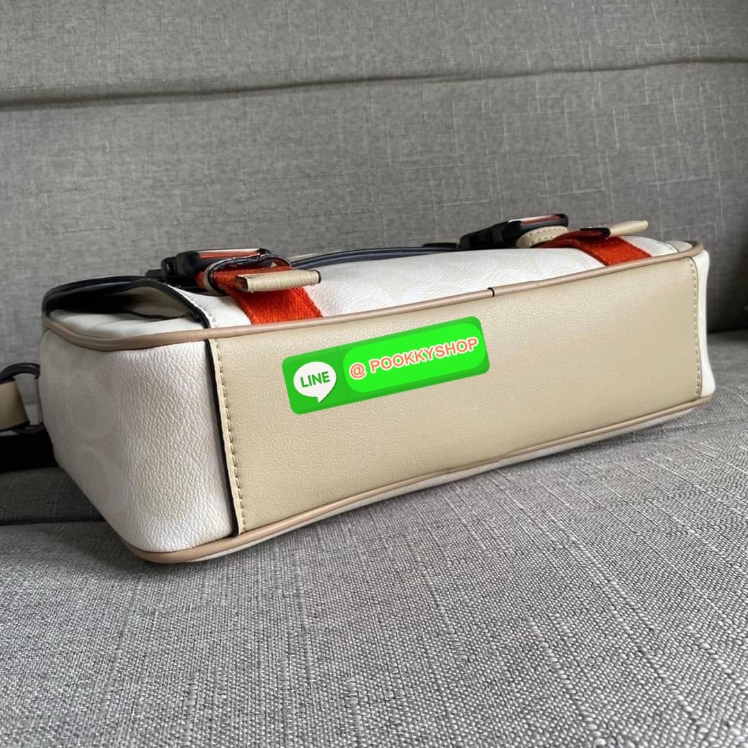 COACH TRACK CROSSBODY IN COLORBLOCK SIGNATURE CANVAS WITH COACH PATCH (C6657) 🛍🛍กระเป๋าสะพายทรงแมสเซ็นเจอร์ ทรงสวยรุ่นที่ต้องมีติดตัวคะหนุ่มๆ จุของได้เยอะมากแบ่งเป็นสัดเป็นส่วน วัสดุหนังแคนวาสสลับหนังแท้ กระเป๋ามีตัว ล็อค มีซิปด้านใน ด้านห