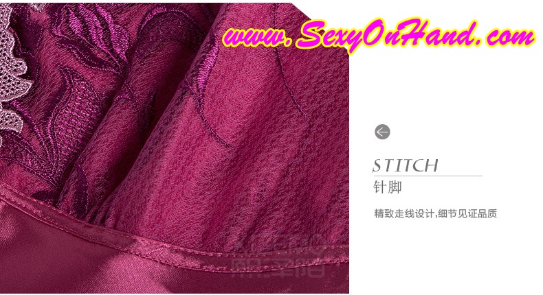 ชุดนอนผ้าไหม ชุดนอนคุณหนู สุดหรู ผ้าไหมคล้องคอ สีม่วงอมแดง แต่งกุหลาบ ช่วงอก เนื้อผ้าสวยหรู งานเย็บเกรดพรีเมี่ยมคะ