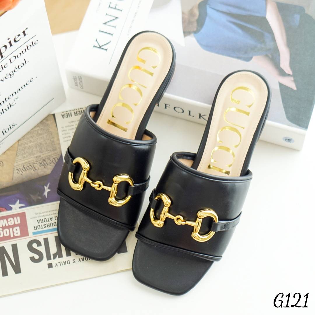 พร้อมส่ง รองเท้าแตะสวยมากกก ชนช้ อป มาใหม่ล่าสุด ทรงสวม อะไหล่สีทอง งานหนังpuแท้ นิ่ม มากกกกก ทรงสวย สาวหน้าเท้ากว้างใส่ได้ ส้นสูง1นิ้ว คือมัน ดีมาก ลงตัวสุด ใส่เดินสบายมากด้วยจ้า