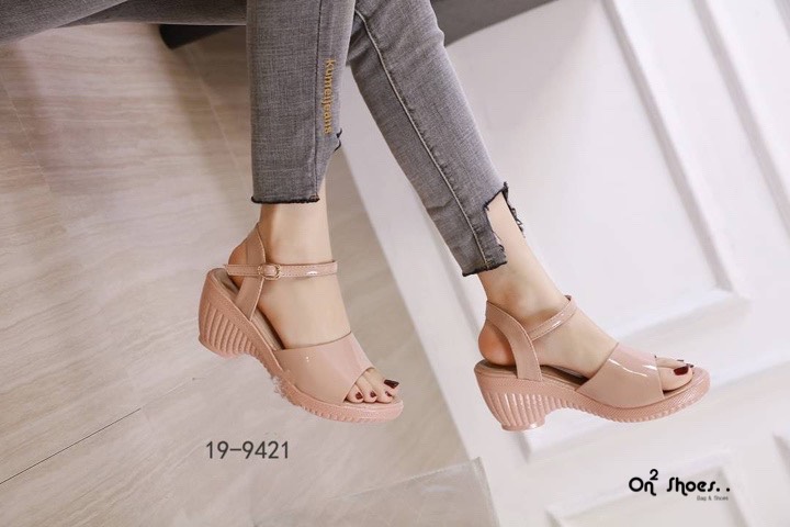 comfort shoes รองเท้าส้นสูงแบบสวมสูงกำลังดี งานเพื่อสุขภาพรัดส้นแบบเสริมส้นงานสไตล์เกาหลี พื้นนิ่มมาก น้ำหนักเบาใส่สวยกระชับ งานแนวๆน่ารักคลูๆดูดีคะ มา3 สีจ้า