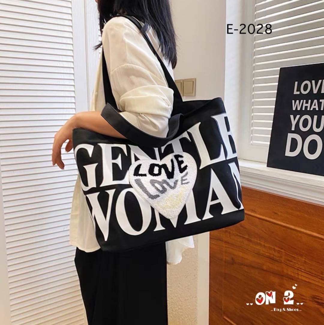 กระเป๋าผ้าทรงช้อปปิ้งGentle women ใบใหญ่ พิมพ์ลวดลายหัวใจLove love งาน แฟชั่น street wear สวยเก๋ ใส่ได้ครบทุกสิ่งอย่าง พร้อมส่ง2 สี