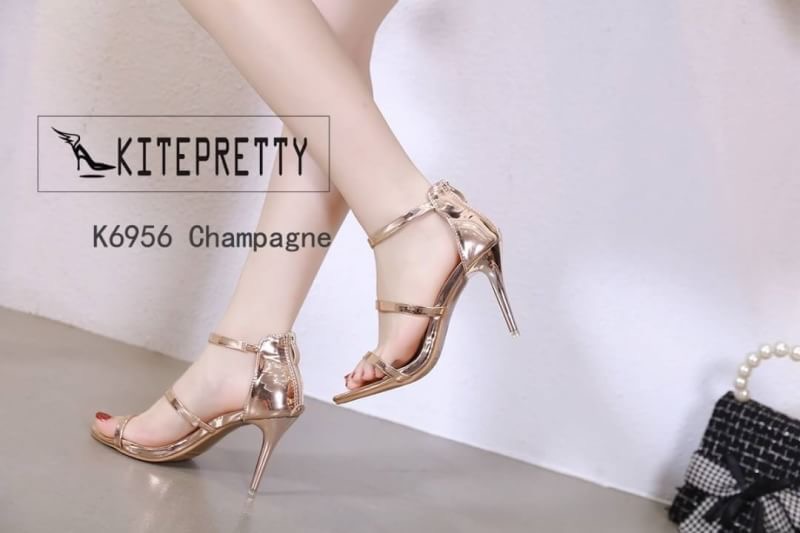 สินค้าพร้อมส่ง รองเท้าส้นสูงเเฟชั่น เเบบใส่สวยรอดทุกชุด ดูดี เเม้ว่าไม่มั่นใจใส่คู่นี้ก็ดูดีขึ้นได้ค่ะ ใส่ออกงาน ใส่ทำงานสวยเเน่นอนค่ะ