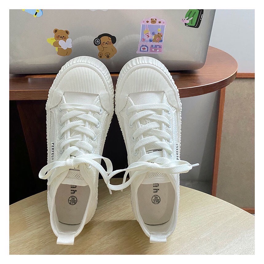 สินค้าขายดี พร้อมส่งค๊าา sport shoes รองเท้าผ้าใบ งานแฟชั่นงานเกรดพรีเมี่ยม พื้นนิ่มมากคะ 👟 ใส่สบายจะแมตช์กับกางเกง👖หรือกระโปรง👗ก็ได้ค่ะ แม่ค้าคอนเฟริม ห้ามพลาดเลยจ้าตัวนี้แนะนำ อย่าช้ารีบเลย