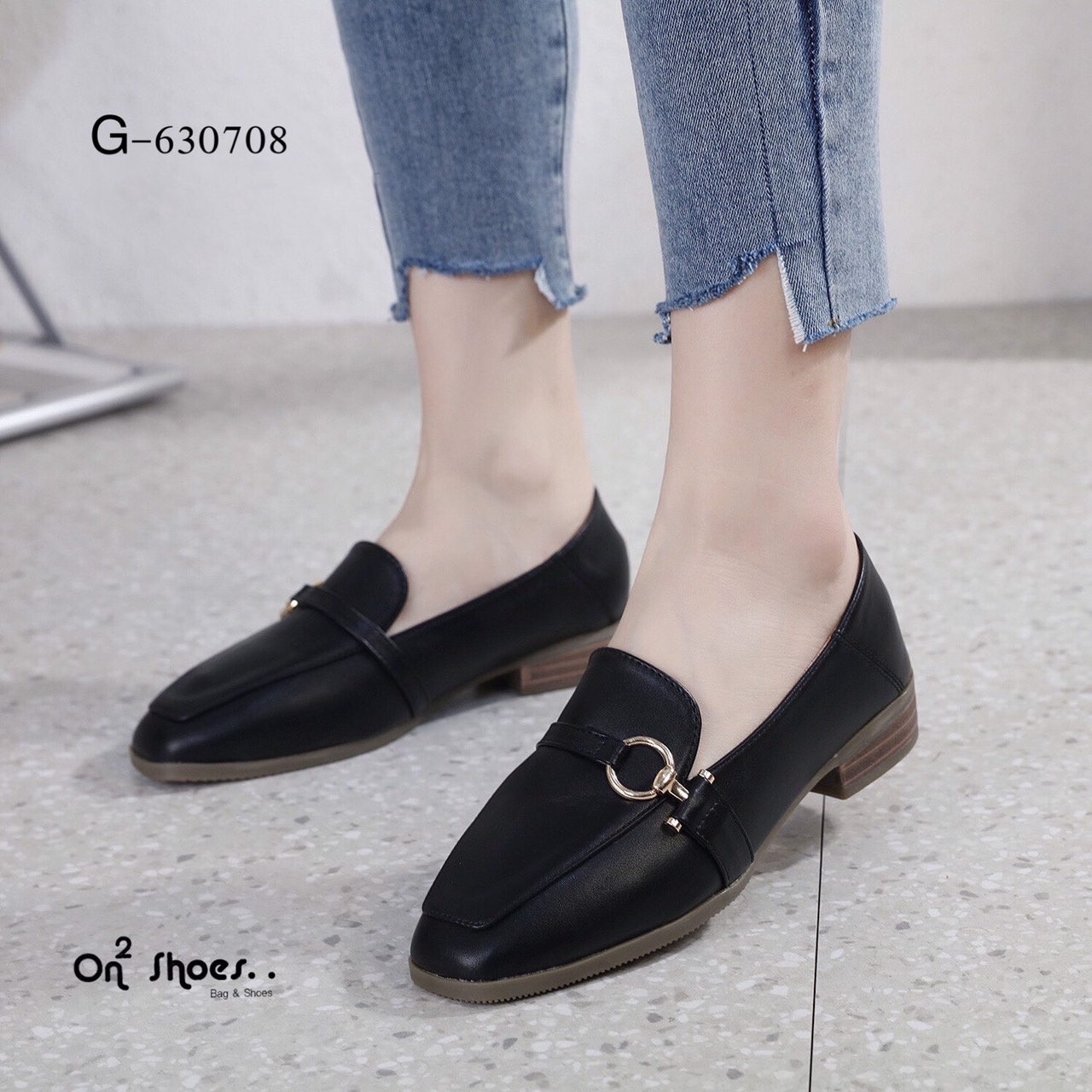 รองเท้าคัชชูทรง Loafers สไตล์แบรนด์หน้าประดับอะไหล่ทองพื้นซัพพอร์ตใส่สบาย มีกันลื่นทรงสวยใส่เข้ากับชุดได้ง่ายทั้งชุดทางการและชุดแฟชั้นอัพชุดสวยใหัดูดีขึ้นด้วยค่ะ
