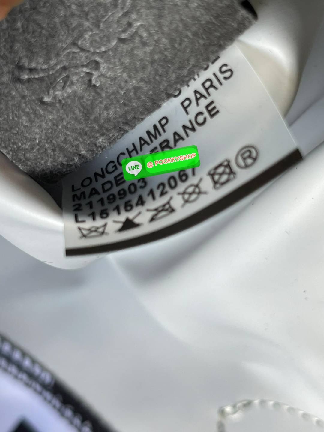 💕Longchamp LE PLIAGE LGP TOP HANDLE BAG M พบกับคอลเลคชั่นใหม่ล่าสุด มีดีไซน์ที่เรียบหรูและคลาสสิก แฝงด้วยลูกเล่นแบบเฟมินีน แถมยังมีน้ำหนักเบาอย่างไม่น่าเชื่อ มาพร้อมกับหูจับกระเป๋าคู่และฝาปิดแบบกระดุม กระเป๋าถือใบนี้สามารถใช้ถือแบบทั่วไป มีสายสะพา