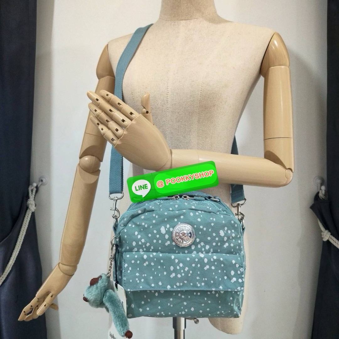 KIPLING Cand 2 ways backpack กระเป๋าถือหรือสะพายข้าง ขนาดกลาง วัสดุ Polyester 100% -ด้านหน้ามี 2 ช่องซิป -ช่องหลักโล่งกว้าง ใส่ของได้เยอะสุดๆ พร้อมช่องซิปและช่องแยกด้านข้างให้แยกของได้เป็นระเบียบมากขึ้น สามารถติใส่กระเป๋าสตางค์ใบยาวได้ มาพร้อมสายคล้องพวงก