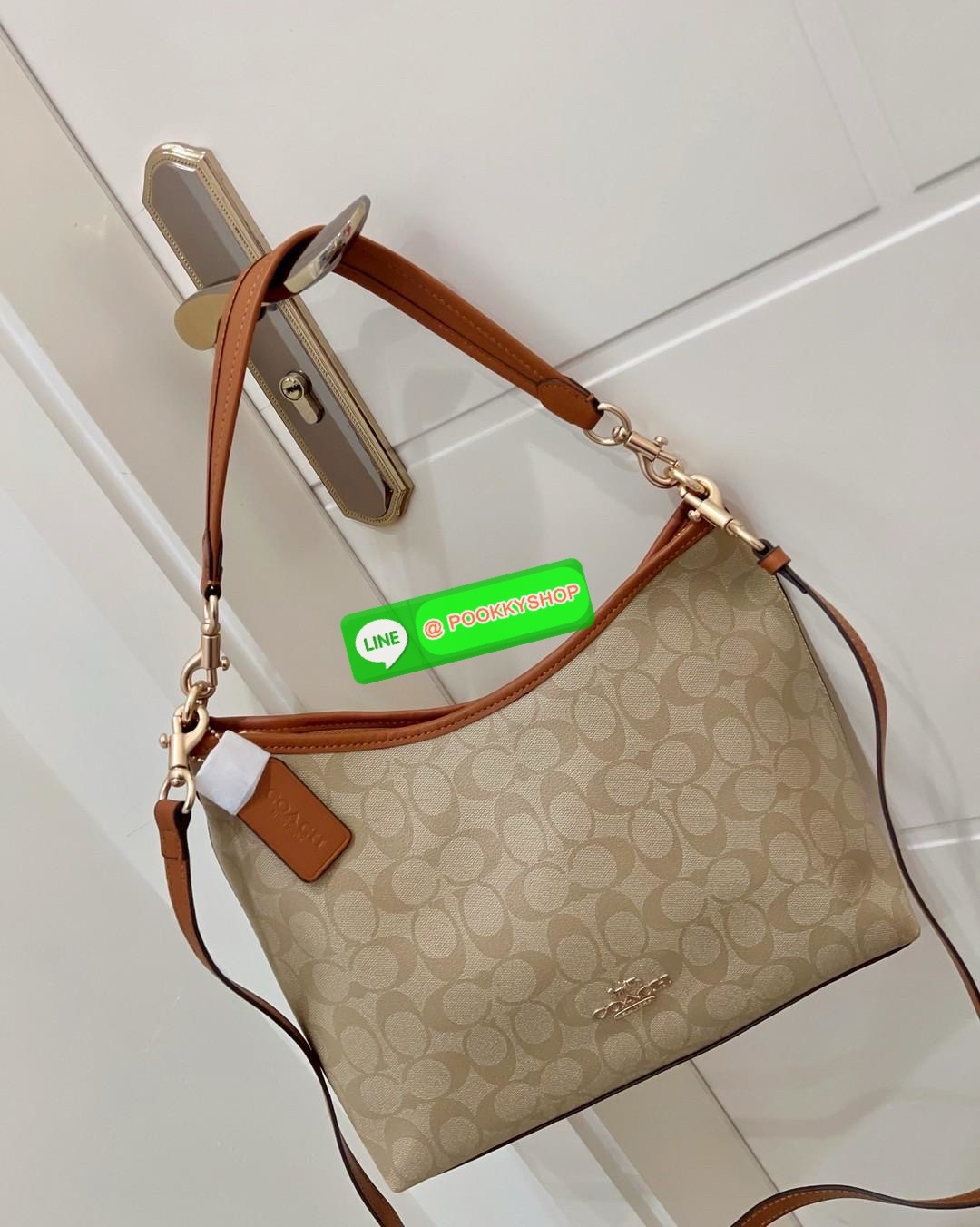Coach Laurel Shoulder Bag In Signature Canvas (CR149) 🔖พร้อมส่ง สินค้าเข้าใหม่! กับกระเป๋าใบใหญ่กำลังดีเลยค่ะ หนังแท้ นิ่มสวย สีสวยค่ะ 🔖เปิด-ปิดกระเป๋าแบบซิป ภายในสุดโล่งกว้าง ใส่ได้จุมากๆ ยังมีช่องซิปยาวและช่องกระดุมสำหรับแยกใส่ของจุกจิกไ