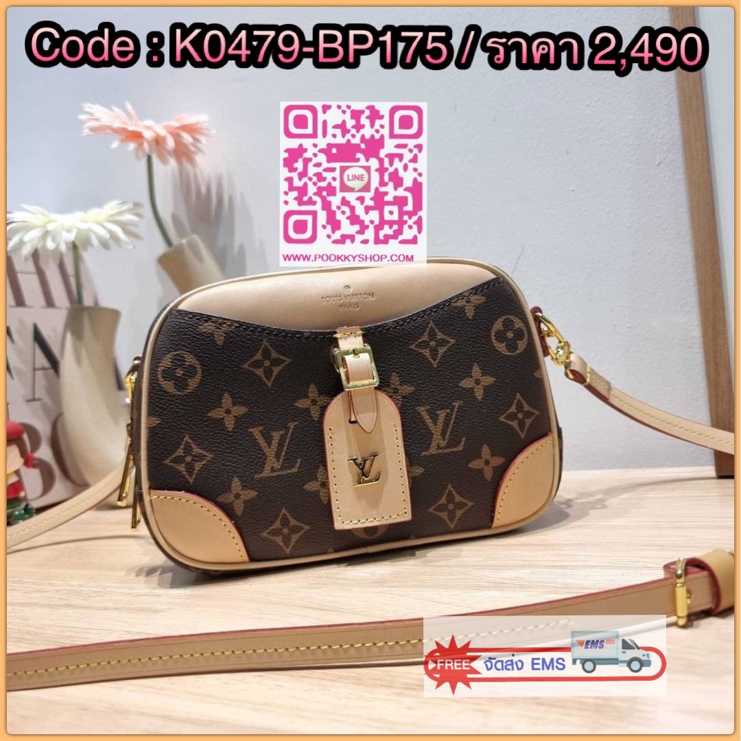 LV deauville mini bag เดอะเบสท์เซลเลอร์ ที่ใครก็ตามหา กับกระเป๋าสะพายทรงกล่อง ไซส์เล็กกะทัดรัด พกพาสะดวก รูปทรงสวยหรู วัสดุหนังแคนวาสสลับหนังแท้ เปิด-ปิดง่ายด้วยซิป ภายในเป็นช่องโล่ง ใส่ของจำเป็นได้สบาย สายสะพายถอดออกได้และปรับได้ตามต้องการ พร้อมส่งให้ครบ
