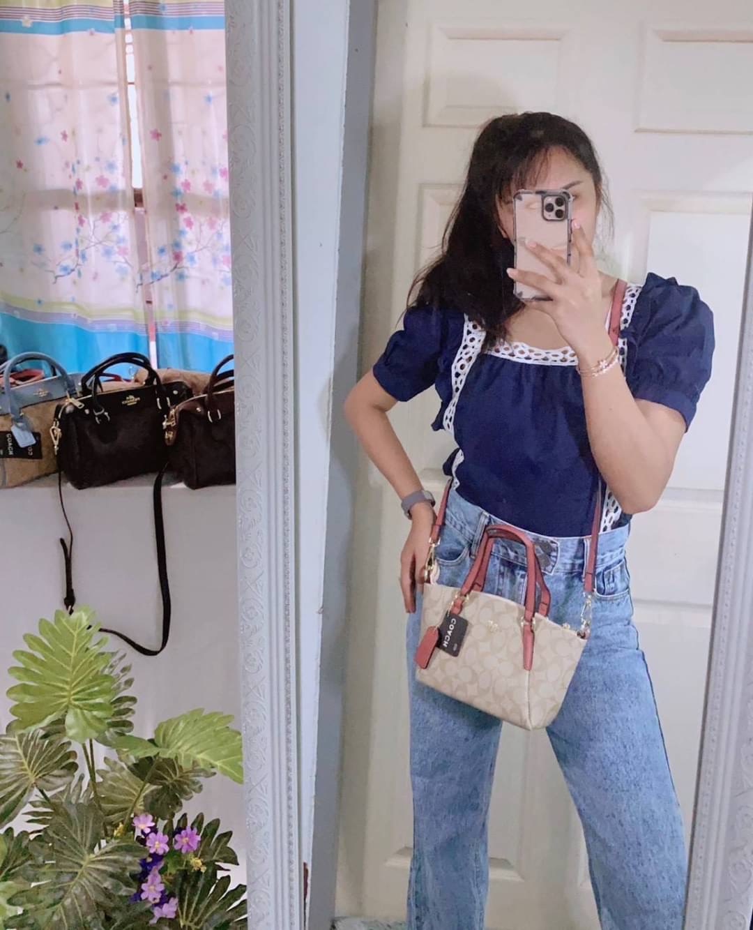 กระเป๋าโค้ชทรงพัด ขนาด mini