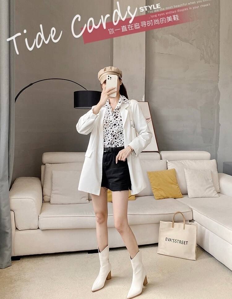 พร้อมส่ง บูทขนาดกลาง 999 งานสวยมาก ส้นแต่งลายไม้เก๋ หนังนิ่ม น้ำหนักพอดี มีซิปเพื่อง่ายเวลาสวม ทรงปลายเก๋มาก สวยมาก