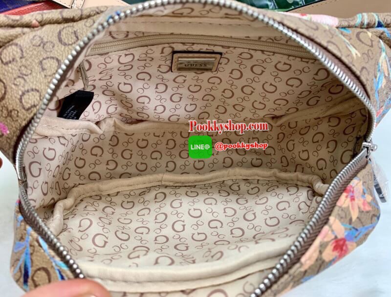 New arrival !! GUESS G LOGO FANNY PACK BELT BAG พร้อมส่ง รุ่นแนะนำเลยค๊าา กระเป๋าคาดเอว//คาดอก ได้ วัสดุ pvc อย่างดี หนังนิ่มดีมากค่ะ ตัวกระเป๋าออกแบบลาย G ทั้งใบ ผสมลาย multi floral เข้ามาได้สวยงามน่าใช้มากๆค่ะ ด้านหน้ามีโลโก้แบรนด์ และช่องซิปเล็กสำหรับใ