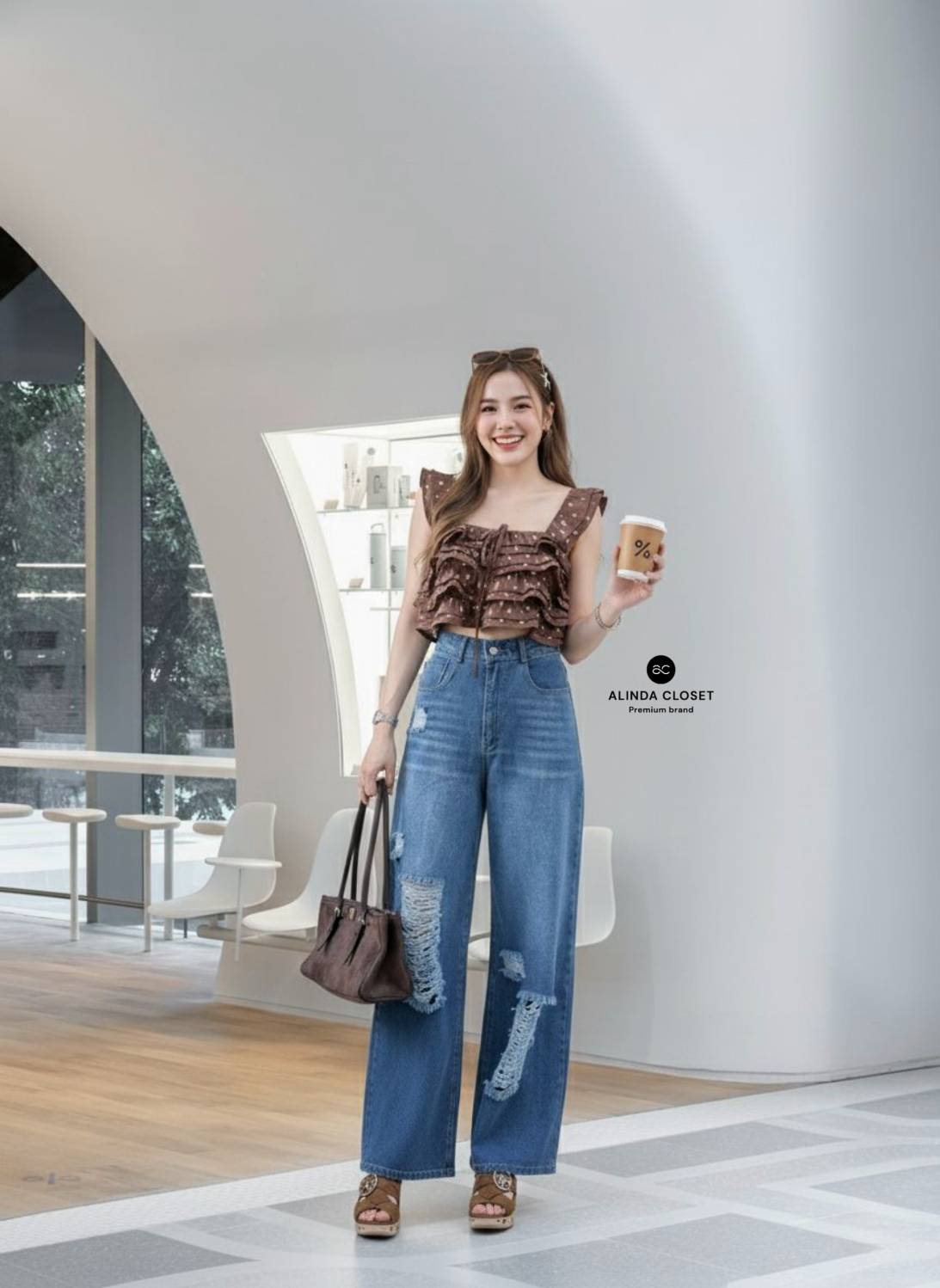 ชุดเซทแฟชั่น ชุดเซ็ทเสื้อสายเดี่ยวทรงครอปสีน้ำตาลลายจุด แต่งระบายคู่ที่สายเสื้อ