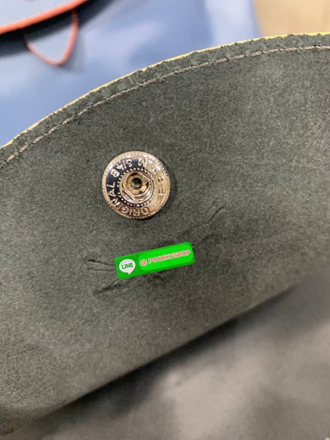 💕Longchamp LE PLIAGE Club Backpack พบกับอีกหนึ่งสไตล์ของLongchamp ที่เป็นรุ่นยอดนิยมอีกรุ่น สำหรับสาวแฟชั่นหัวทันสมัย เติมความพิเศษให้กับลุคด้วย ยังมีสีให้เลือกเยอะเรียกได้ว่าชอบสีโทนไหน ชอบแต่งตัวสไตล์ไหนก็เอาไปแมทช์กันได้เลย เป็นกระเป๋าเป้ในไม่ก