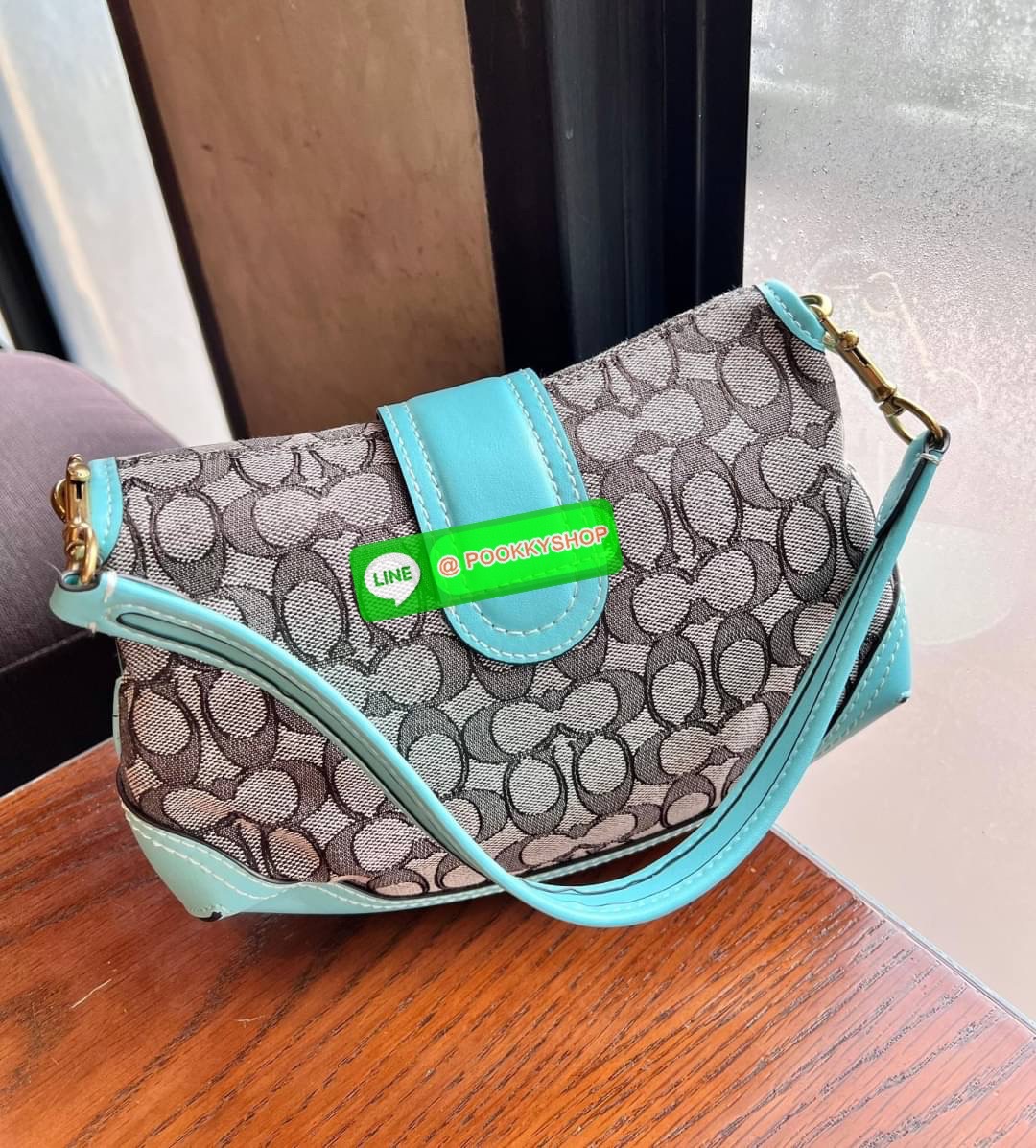 🌟NEW ARRIVAL! วินเทจสุดๆ ใช้กี่ครั้งก็ไม่เบื่อ สวยมากๆค่ะ COACH THE SOHO FLAP LIMITED RE-EDITION!! 💌พร้อมส่ง มาค่าห้ามพลาดคลาสสิค แมทได้กับทุกชุด! 📌รุ่นนี้ต้องมีป้ายแบรนด์Limitedห้อยมาด้วยนะคะ วัสดุJacquard +หนังแท้สวยงาม เปิด-ปิดก