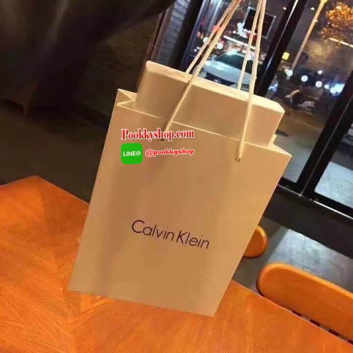 ห้ามพลาด! Best Gift Ideas For Men สุดคุ้ม!ซื้อ1ได้ถึง2! CALVIN KLEIN REAL LEATHER BELT VALUE PACK Limited Edition เซทเข็มขัดหนังวัวแท้ในชุด Gift Box มีหัวเข็มขัดให้เลือกใช้2แบบคุณภาพดี สายเข็มขัดสามารถใช้ได้ทั้งสีดำและสีน้ำตาลเหมือนมี2เส้น2หัวสลับใช้ได้ไม