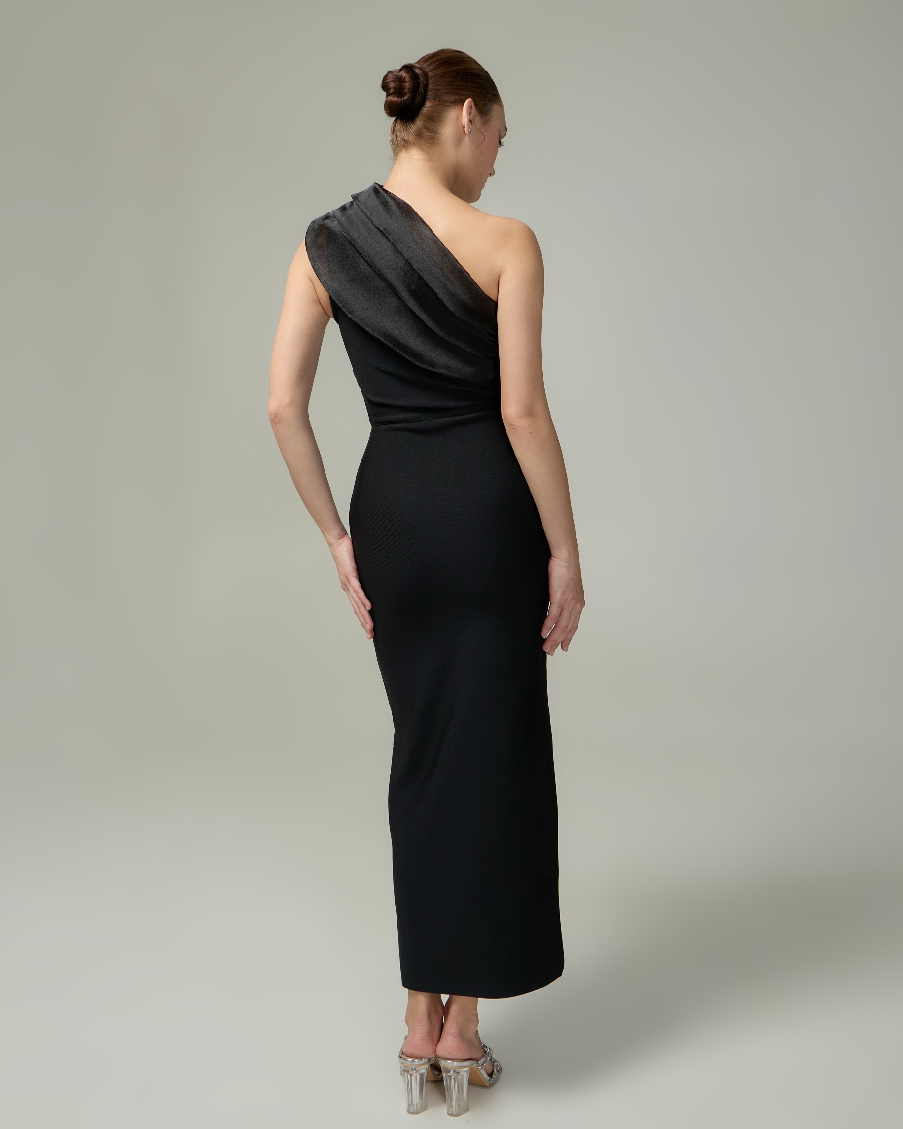 เดรสแฟชั่น เดรสเสื้อไหล่เดียว กระโปรงยาวทรงเข้ารูป