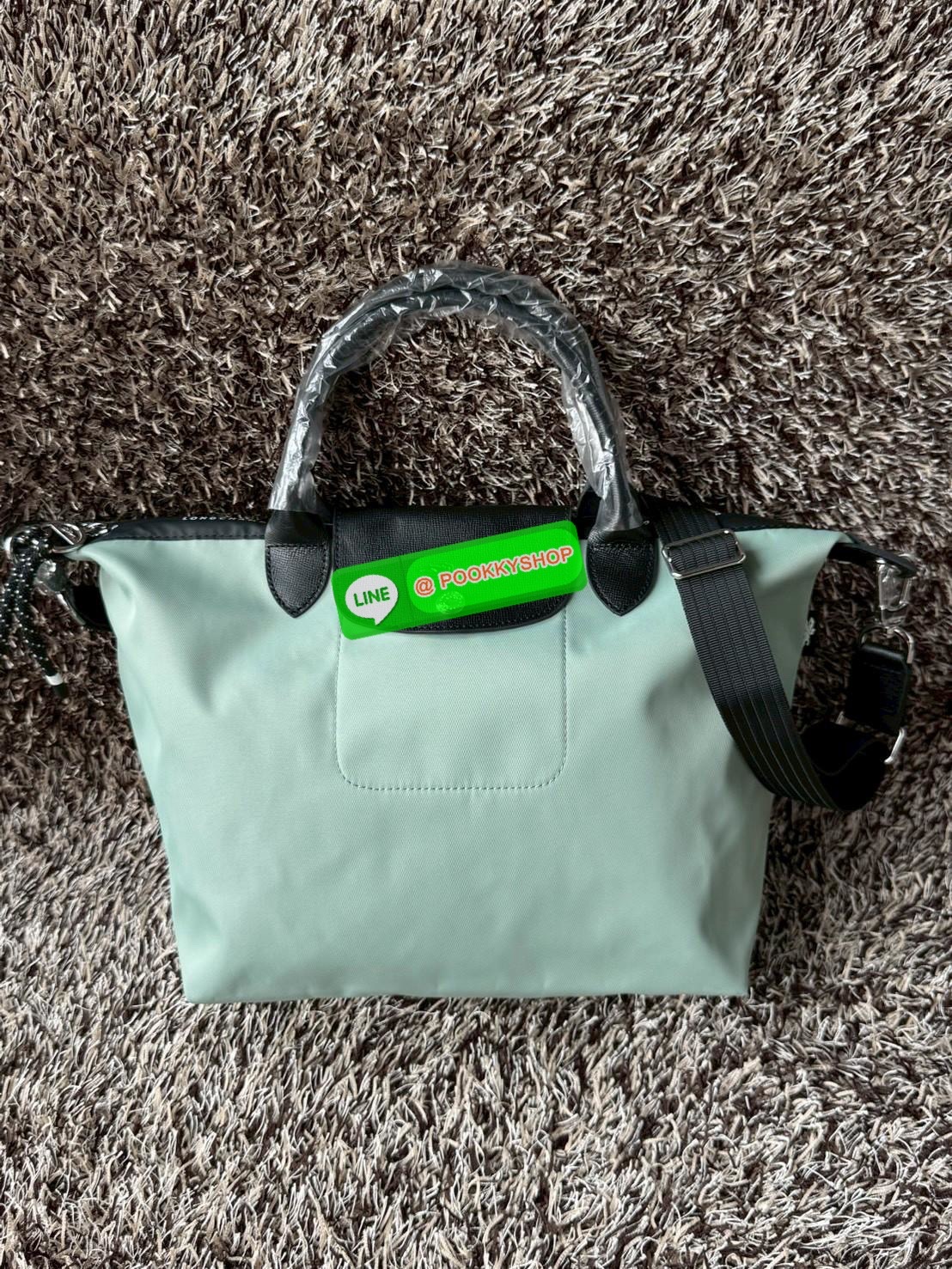 Large 💕Longchamp LE PLIAGE ENERGY L HANDBAG LE PLIAGE รีไซเคิล ECONYLสไตล์สปอร์ต ทันสมัย และใช้งานได้จริง น้ําหนักเบา กระเป๋าใบนี้เป็นเครื่องประดับที่มีเสน่ห์ในอุดมคติที่จะติดตามคุณในทุกกิจกรรมยามเย็นของคุณ มาพร้อมกับสายสะพายไหล่ปรับได้ สามารถพกพา