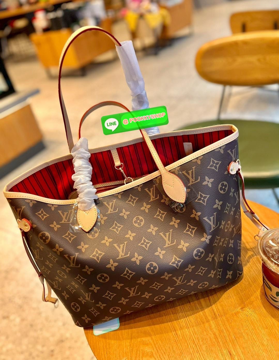 New in!**สินค้าเข้าใหม่** สวยยันเงาค่าสาวๆ ล็อตนี้นี้พิเศษกว่าล็อตอื่นๆ เพราะหนังทำจากหนังอย่างดีนำเข้าจากอิตาลี! Every look LOUIS VUITTON NEVERFUL MM MONOGRAM ((vip duty free ตปท))