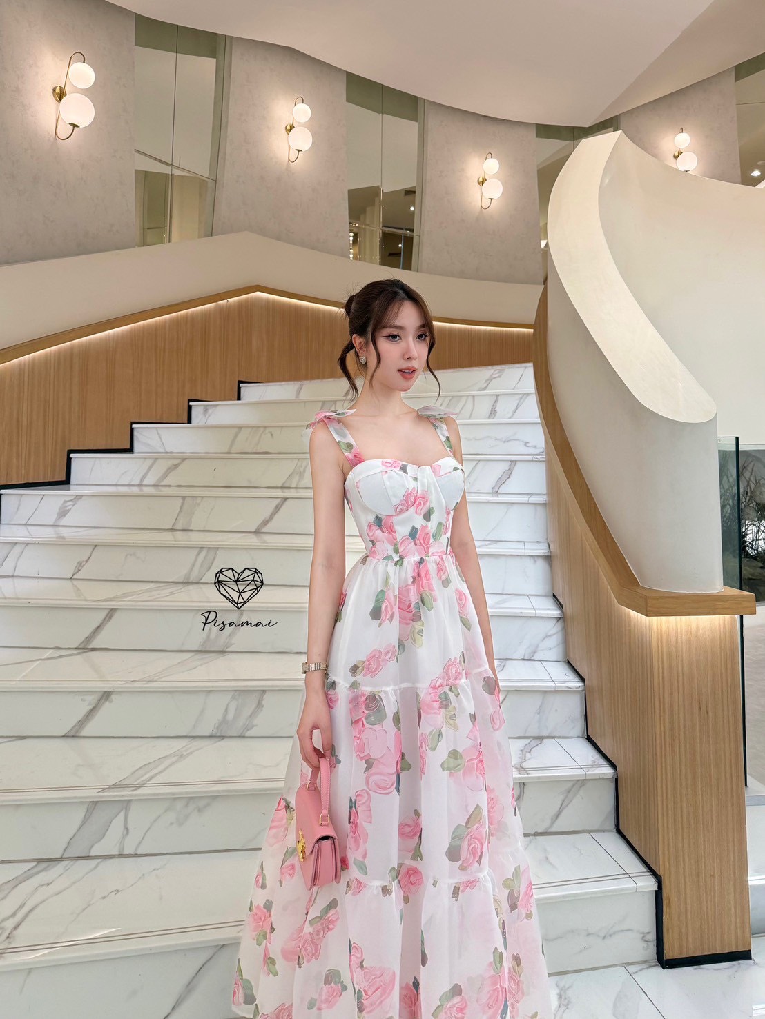 เดรสแฟชั่น เดรสผ้าแก้วตัวยาวมาในสีขาวลายดอกกุหลาบ สวยฟูฟ่อง