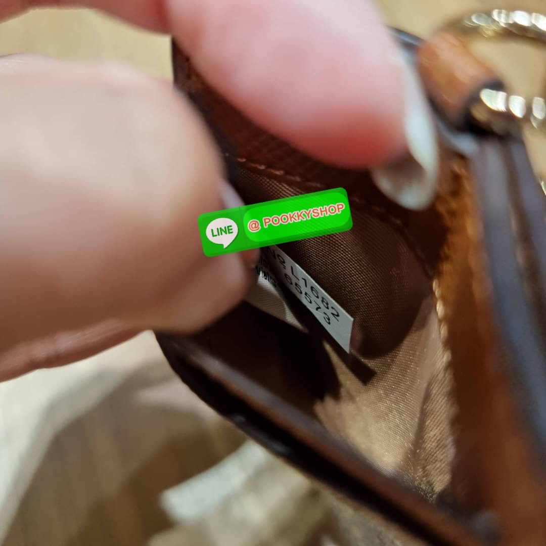 กระเป๋าใส่บัตรคล้องคอ Coach card holder ราคาพิเศษสุดๆ!!! ของหายาก!! ง่ายๆแบบไม่ธรรมดา!! คลาสสิคแต่มีดีเทลโดดเด่น!! กระเป๋าถนอมบัตร พร้อมสายคล้องคอ ดีไซน์ลวดลายสวย ดูดีทุกแบบ ใช้งานง่าย พกพาสะดวก จะใส่บัตรพนักงาน บัตรเครดิต บัตรปชช. ใบขับขี่ และบัตรอื่นๆที