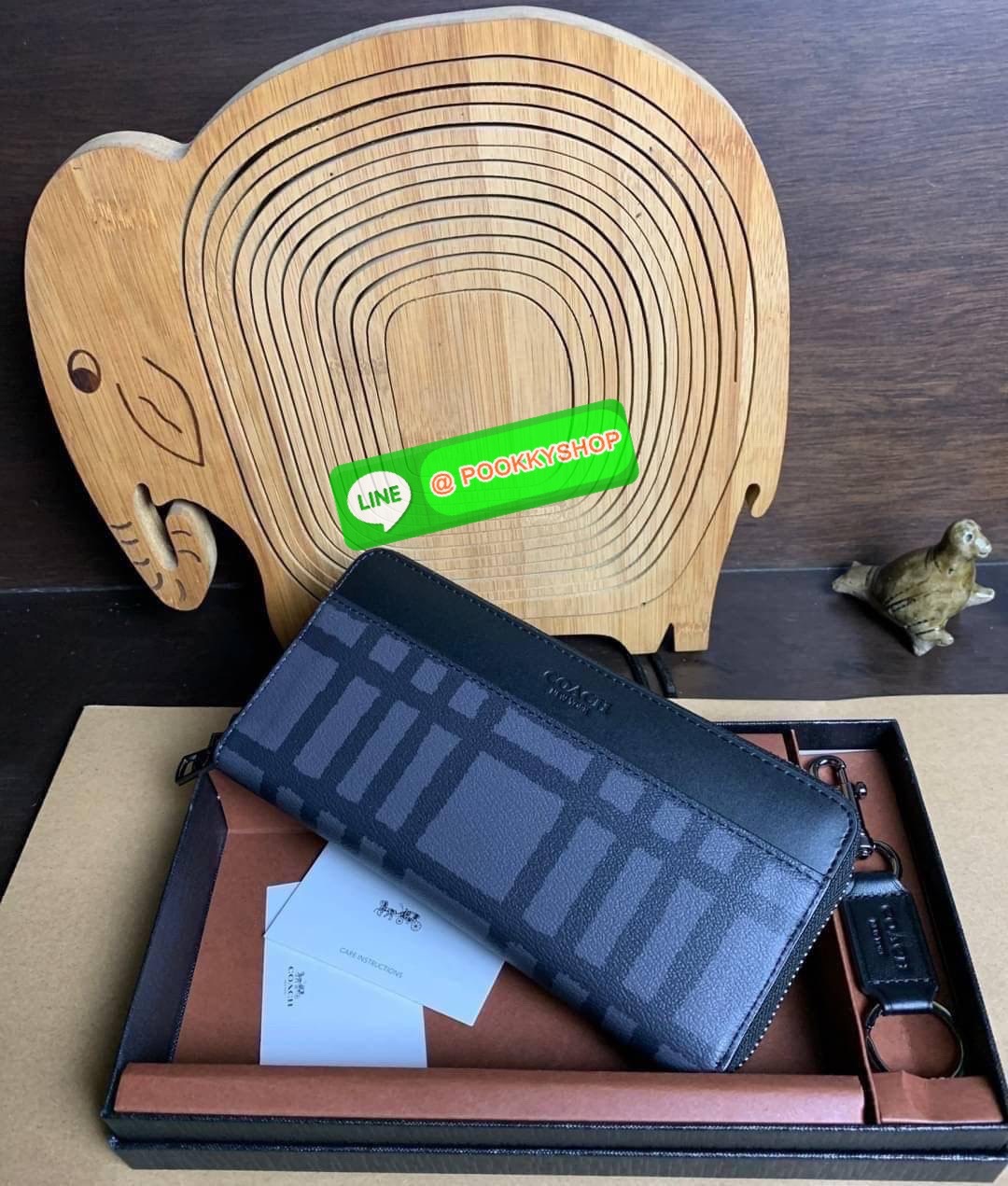 COACH ACCORDION ZIP WALLET IN SIGNATURE CANVAS กระเป๋าสตางค์ใบยาว ซิปรอบ ใช้งานง่าย ด้วยฟังค์ชั้น ด้านใน ใส่บัตรได้จุใจ มีช่องซิปใส่เหรียญตรงกลาง โดนใจหลายๆคนไปเรียบร้อยและคลาสสิค เรียบหรูดูแพงตลอดกาล ยกให้รุ่นนี้เลย