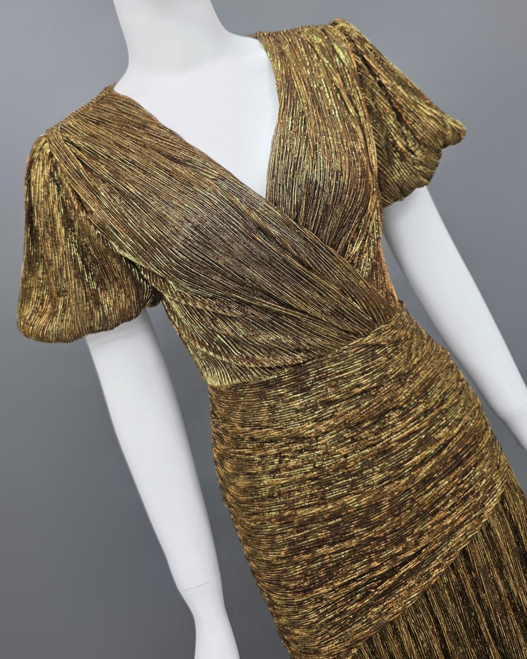 เดรสแฟชั่น เดรสเสื้อคอป้าย แขนบอลลูน กระโปรงเฉลียงทรงเข้ารูป ต่อจีบรูด