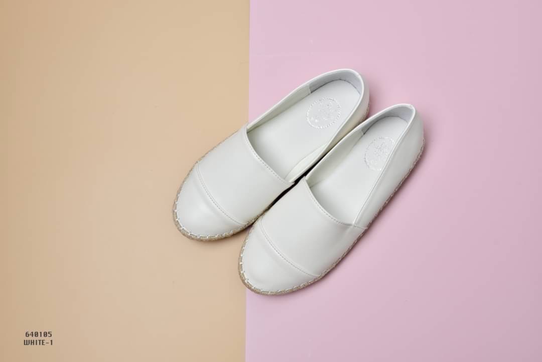 สินค้าขายดี พร้อมส่ง รองเท้า slip on งานขายดีมาแล้วจ้า ขายดีตลอดกาล จะใส่เดินทาง หรือไปเที่ยวก็ได้ค่ะ งานสวย แม่ค้าคอนเฟริม ห้ามพลาดเลยจ้าตัวนี้แนะนำ อย่าช้ารีบเลย