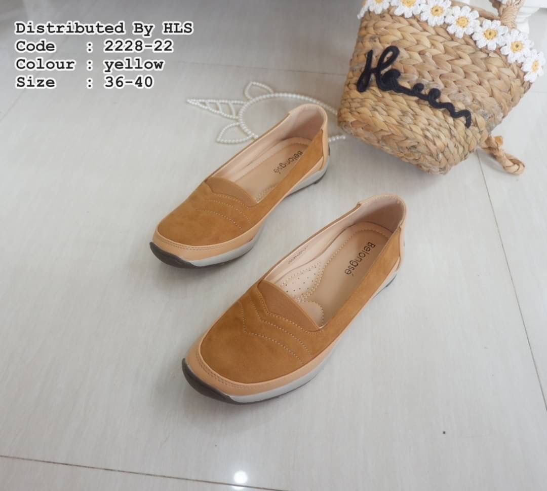 รองเท้าหนังคัชชูทรงBoy พื้นยางอย่างดีกันลื่นแน่นอนคะ หนังบนสักกะหลาดนิ่มๆ ด้านหน้าขอบยืดใส่ง่าย เก๋ๆ ใส่สบายมากๆคะ ใส่ชิวๆ น่ารักคะ