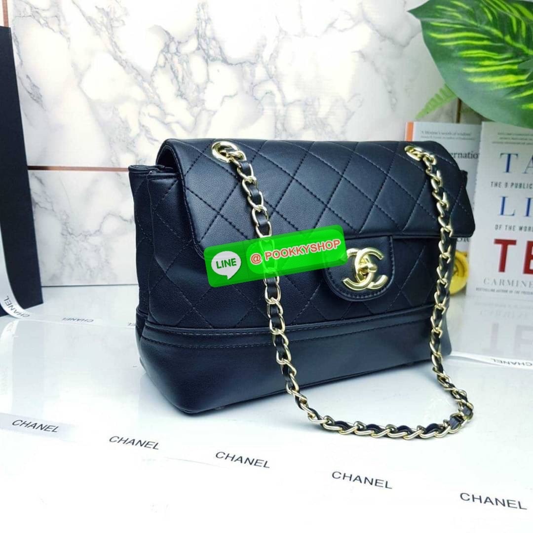 CHANEL BAG VIP GIFT WITH PURCHASE (GWP) จาก CHANEL DUTY FREE COUNTER (CHN814) กระเป๋าสะพาย มีใบเล็กขนาดน่ารักไว้ห้อยได้ ปรับสะพายไหล่ หรือครอสบอดี้ได้หมด ทรงสวย คุ้มมาก