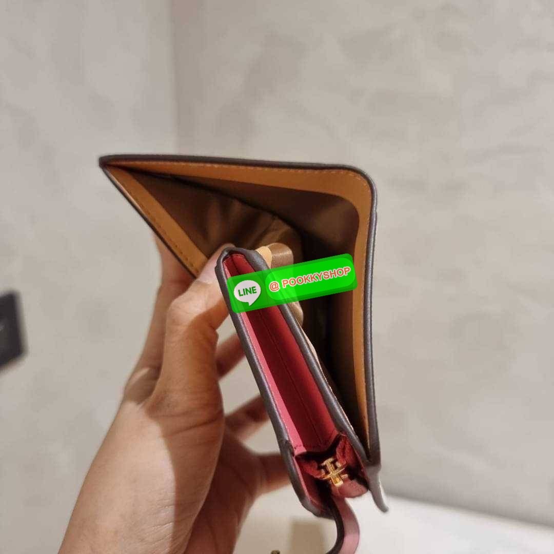 COACH C8730 MEDIUM CORNER ZIP WALLET IN SIGNATURE CANVAS WITH WILDFLOWER PRINT คอลเลคชั่นใหม่ กระเป๋าสตางค์ใบกลาง ดีไซน์ใหม่ สุดหรู คละลายพริ้นท์เต็มใบ น่าใช้ไปอีก วัสดุหนังแคนวาสเคลือบลาย ภายในมีช่องใส่บัตร ใส่ธนบัตรได้ครบ และมีช่องซิปแยก ใบจริงสวยมากๆ แ