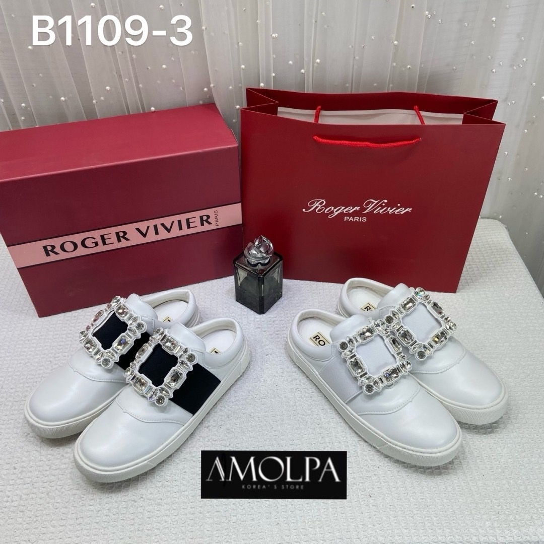 เข้าเพิ่มมมแล้วค้า รุ่นเปิดส้น ใส่สบาย สะดวกกกมากก แอ๊ดเก็บแล้วค้า รุ่นนี้พรีเมียมมาก บอกเลยว่า ไม่ผิดหวังค่ะ สวยยยจริง Hiend 1:1 ROGER VIVIER WOMEN SNEAKER อุปกรณ์ครบ ตามช๊อป รุ่นนี้คือแบบบว่า ... พูดได้คำเดียว ว่าต้องมี!!! เป๊ะ ปัง ปั๊วะ มากกกค่าลูกค้า