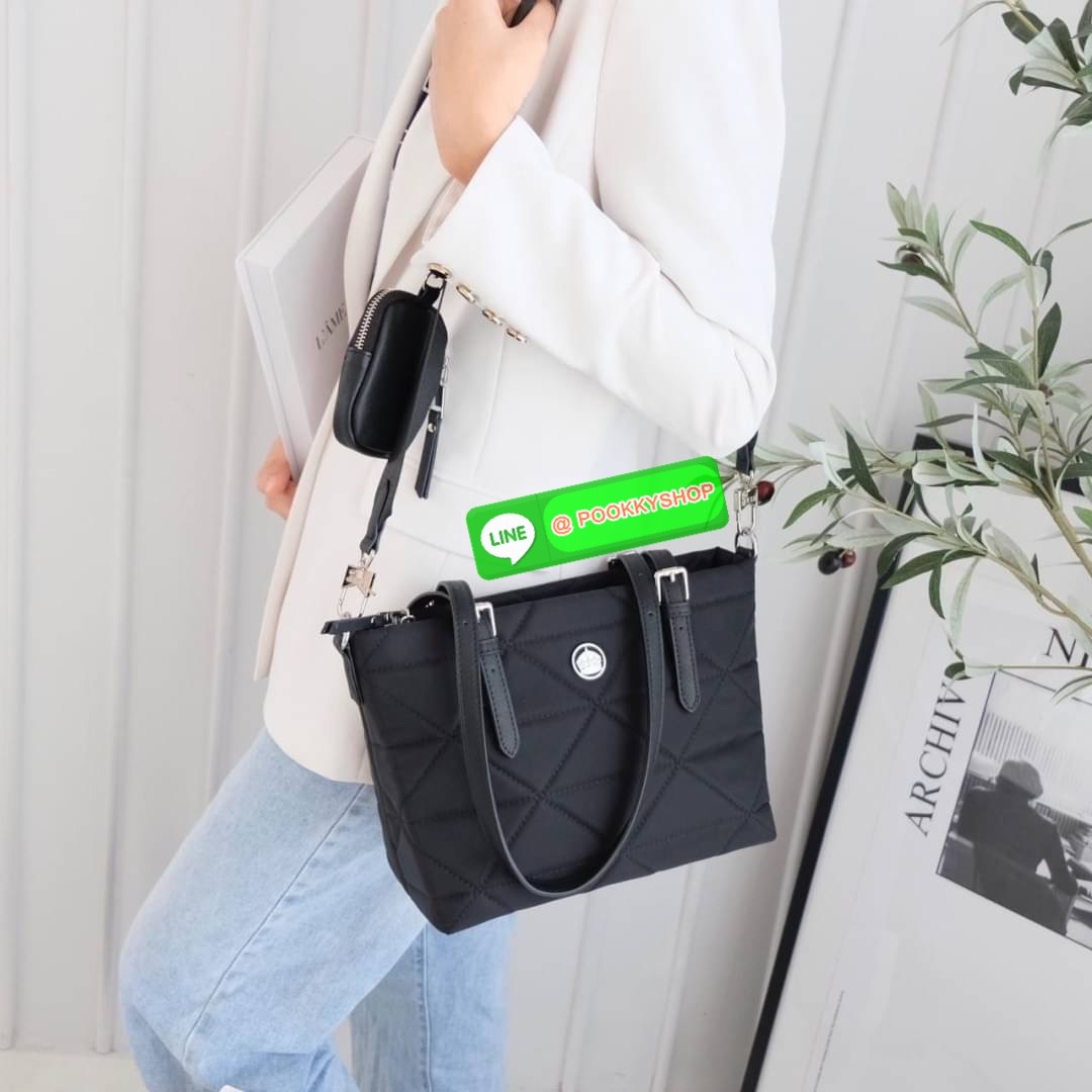 👑รุ่นขายดีล่าสุด กระเป๋า รุ่น COZY ทรง 𝗦𝗛𝗢𝗣𝗣𝗜𝗡𝗚 𝗕𝗔𝗚 size M (กลาง) ที่ผลิตจากวัสดุ Signature ของทางแบรนด์ 𝗡𝗬𝗟𝗢𝗡 𝗡