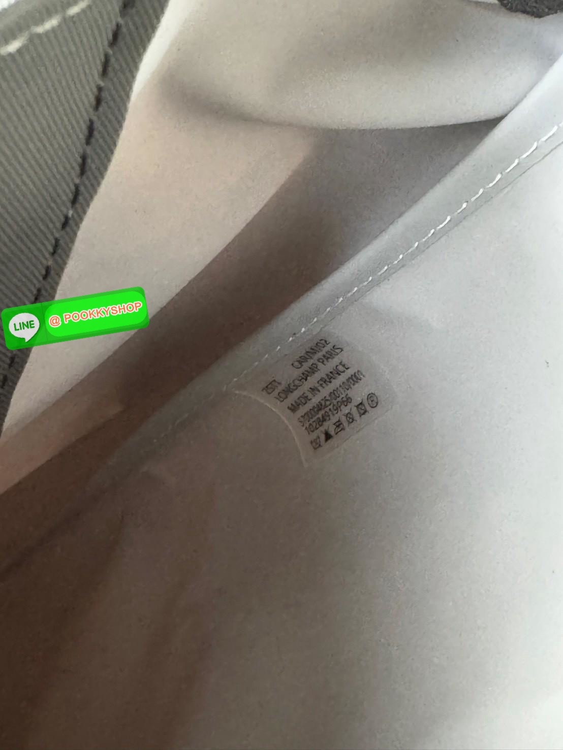 💕LONGCHAMP LE PLIAGE M BACKPACK กระเป๋าเป้น้ำหนักเบาพิเศษนี้ผลิตจากผ้าใบไนลอนรีไซเคิลที่ทนทานและพับเก็บได้ เหมาะสำหรับทุกโอกาส การออกแบบอเนกประสงค์และมีพื้นที่ภายในกว้างขวางที่สามารถเก็บแล็ปท็อปหรือโน๊ตบุ๊กได้ ในขณะที่สายสะพาย ปรับระดับได้ แมตช์ได