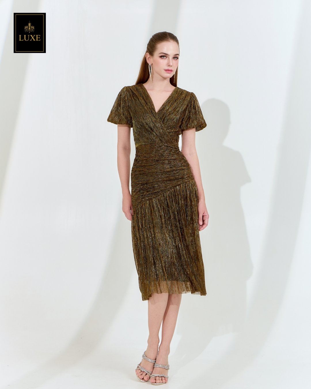 เดรสแฟชั่น เดรสเสื้อคอป้าย แขนบอลลูน กระโปรงเฉลียงทรงเข้ารูป ต่อจีบรูด