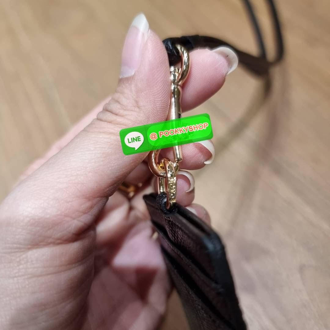 กระเป๋าใส่บัตรคล้องคอ Coach card holder ราคาพิเศษสุดๆ!!! ของหายาก!! ง่ายๆแบบไม่ธรรมดา!! คลาสสิคแต่มีดีเทลโดดเด่น!! กระเป๋าถนอมบัตร พร้อมสายคล้องคอ ดีไซน์ลวดลายสวย ดูดีทุกแบบ ใช้งานง่าย พกพาสะดวก จะใส่บัตรพนักงาน บัตรเครดิต บัตรปชช. ใบขับขี่ และบัตรอื่นๆที