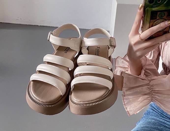 พร้อมส่ง รองเท้าลำลอง สูง 2 นิ้ว งานสวม 3 นวมนิ่ม ใส่สบายเท้า สายงานรัดส้นปรับขนาดได้ ของมันต้องมี ใส่สวย แมทซ์ได้กับทุกชุดจ้า **งานนำเข้า 100%