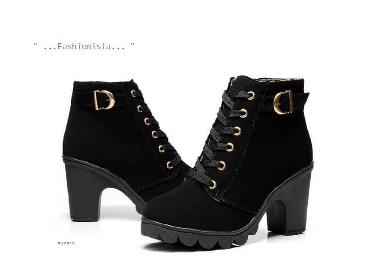 COLLECTION STYLE KOREA Lot ที่ 7 มาถึงแล้วค่ะ งานสวย แบบขายดีมาก ครองแชมป์ขายดีตลอดกาลไปแล้วสำหรับรุ่นนี้ รองเท้าบู้ทสั้นทรงหุ้มข้อส้นหนาพื้นมัฟฟิ่น วัสดุหนังสักกะหลาดเนื้อนุ่มแต่งอะไหล่ทองเงา งานนำเข้าแฟชั่นสไตล์เกาหลี ห่วงร้อยเชือกตอกตาไก่อย่างดี ถอดใส่