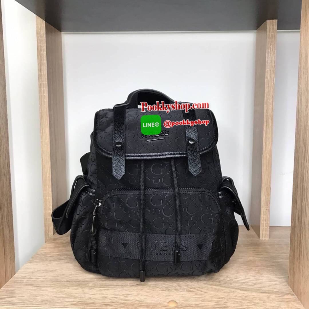 GUESS KACEE MINI LOGO BACKPACK. กระเป๋าเป้สะพายหลังขนาดกลาง ไม่เล็กไม่ใหญ่จนเกินไป น้ำหนักเบาใสของได้เยอะ มีช่องใส่ของหลายช่อง ช่องซิปหน้า1 ด้านข้างใส่ขวดน้ำได้ ช่องใหญ่ เปิดปิดด้วยสายรูด และกระดุมแม่เหล็ก ภายในซับด้วยผ้าสีเดียวกับกระเป๋า ภายในมีช่องซิปอี