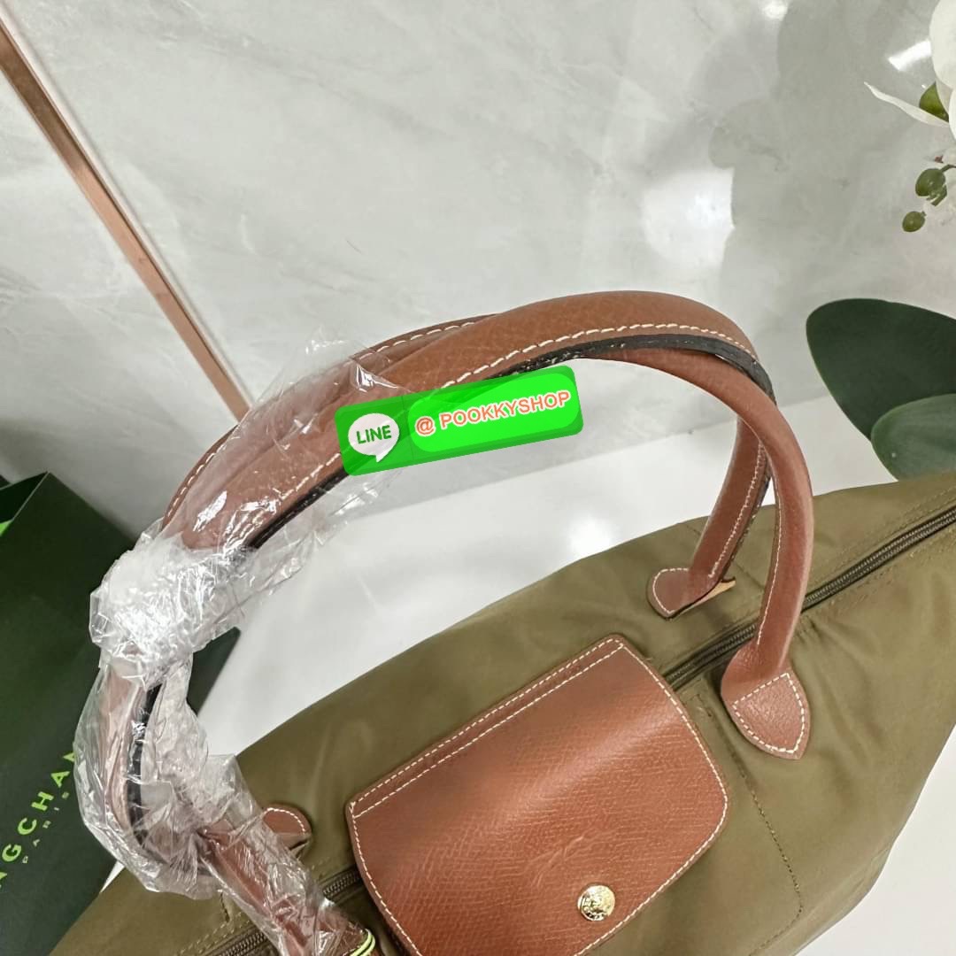 LONHGCHAMP LE PLIAGE ORIGINAL L TOTE BAG 🔖กระเป๋าสะพายไหล่ Le pliage ใบใหญ่ เรียบง่ายจุของได้เยอะ สามารถเก็บเอกสารหรือแล็ปท็อปได้คะ 🔖วัสดุ:ไนลอนเคลือบ 🔖เปิด-ปิดด้วยซิป ภายในกว้าง มีช่องลับแยกคะ 🔖สามารถพับเก็บได้พกพาสะดวกคะ