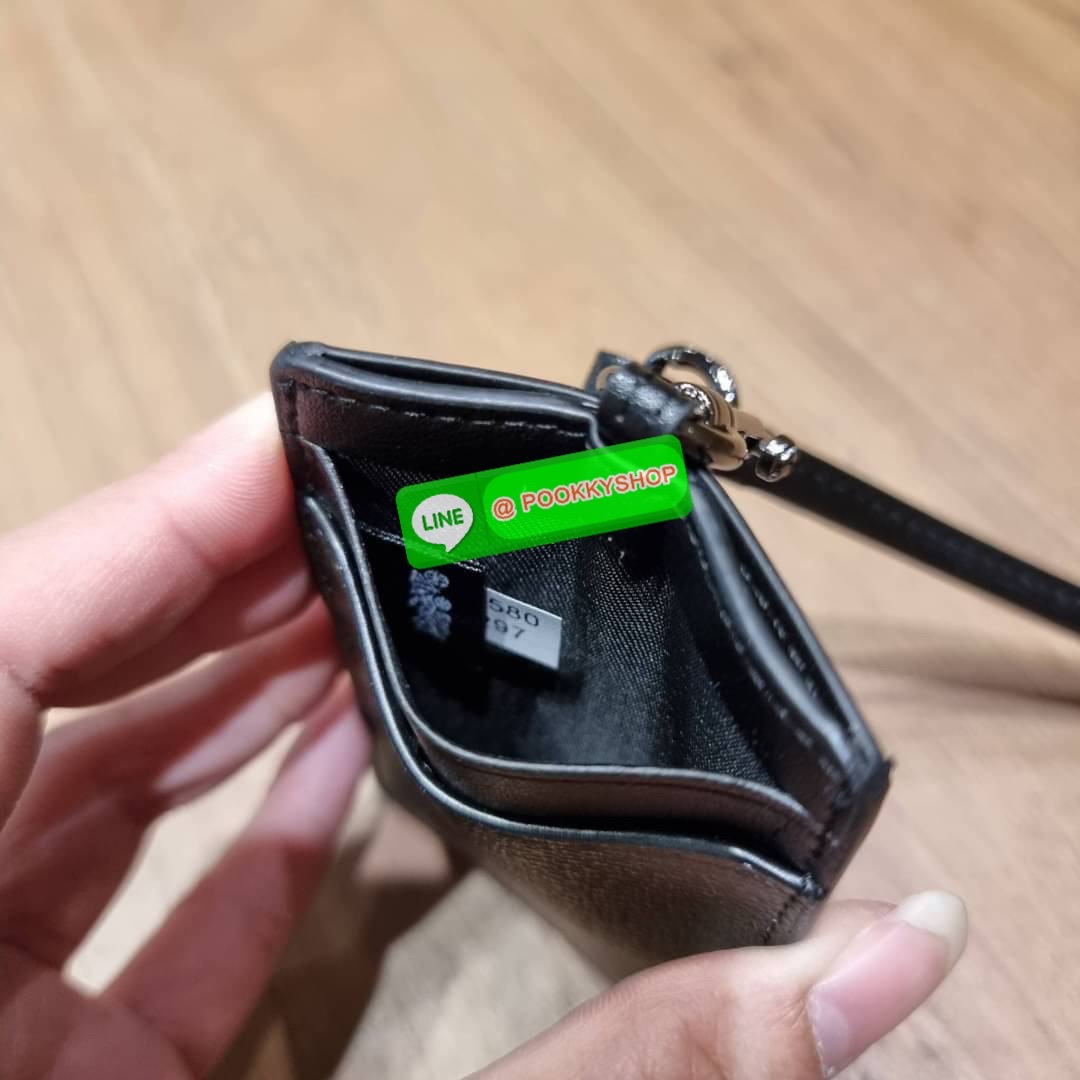 กระเป๋าใส่บัตรคล้องคอ Coach card holder ราคาพิเศษสุดๆ!!! ของหายาก!! ง่ายๆแบบไม่ธรรมดา!! คลาสสิคแต่มีดีเทลโดดเด่น!! กระเป๋าถนอมบัตร พร้อมสายคล้องคอ ดีไซน์ลวดลายสวย ดูดีทุกแบบ ใช้งานง่าย พกพาสะดวก จะใส่บัตรพนักงาน บัตรเครดิต บัตรปชช. ใบขับขี่ และบัตรอื่นๆที