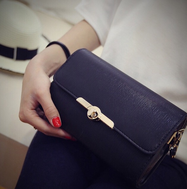 กระเป๋าสตางค์ กระเป๋าคลัชมือ กระเป๋าสะพายข้าง สีดำ เนื้อสวย เรียบหรู คุณหนูมากๆคะ size :ยาว19*สูง12*หนา 6cm