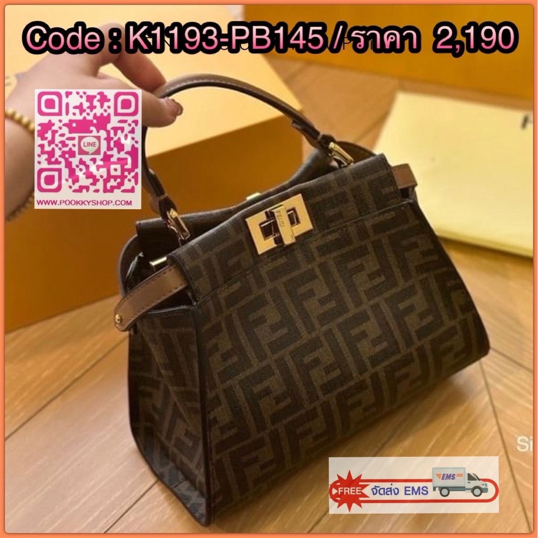 FENDI Peekaboo IseeU Petite canvas ff bag กระเป๋าสะพายหนังแคนวาส ทรงที่เป็นเอกลักษณ์ของแบรนด์ พิมพ์ลายโมโนแกรมเต็มใบ พร้อมหูจับในตัว สายสะพายยาวถอดได้ พร้อมเสิร์ฟครบเซ็ท งานจริงสวยงามเกินราคา ห้ามพลาดน้า
